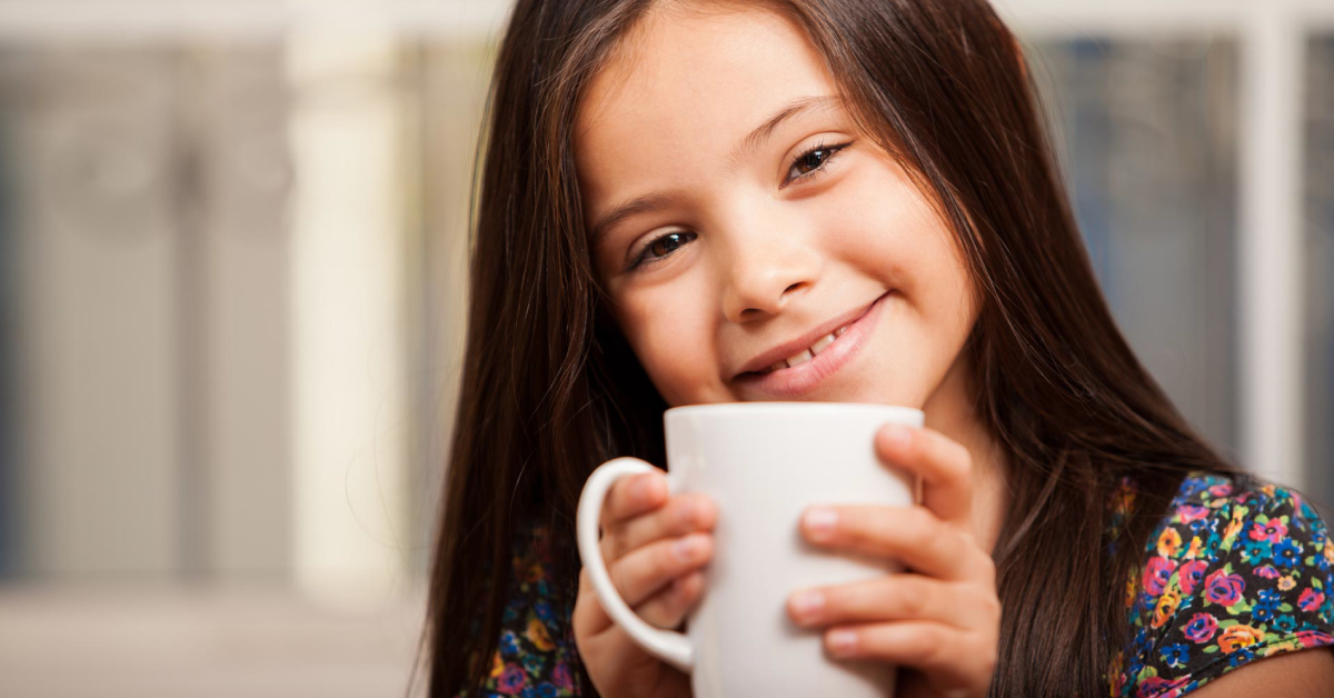 Criança e café; idade para tomar café